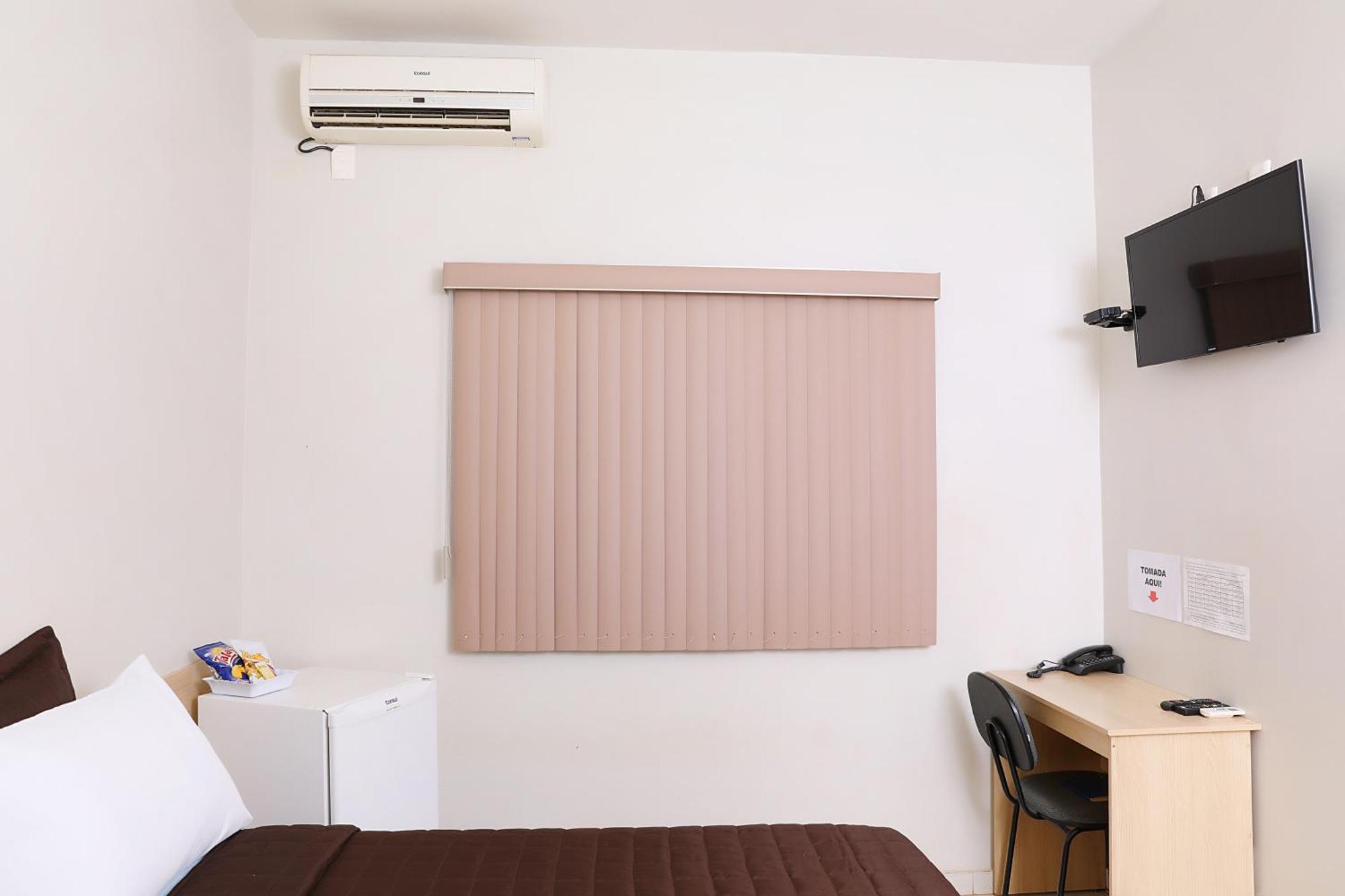 Quirinopolis Hotel Borges מראה חיצוני תמונה